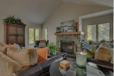 Image de Up to 30% off for Modern Mountain Incline Village lower lake home. Pet-Friendly!