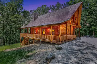 Image de Whispering Trees Lodge, sleeps 10, 4 miles from Old Man's Cave