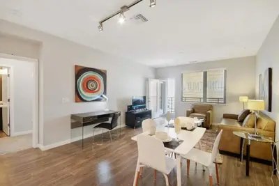 Image de Exclusive Amenities: 2br Condo near Facebook in Menlo Park