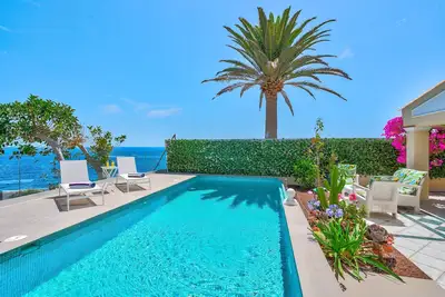 Image de Villa Bouganvilla direkt am Meer mit Pool