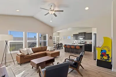 Image de New Modern Craftsman 4 beds\/3bdrm by Hospital\/Park