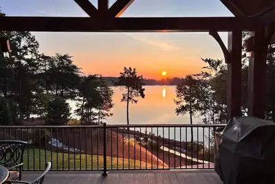 Image de Amazing Waterfront Location on Lake Keowee!