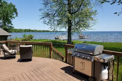 Image de Lakefront Luxury - Wonderful lodging nestled on the shore - new: sleeps 8 only