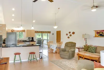 Image de Paradise Park Vacation Rental ~ 4 Mi to Shoreline!
