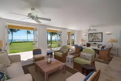 Image de Your Home Away From Home! Outdoor Pool, Free Parking, Close to Juanillo Beach!