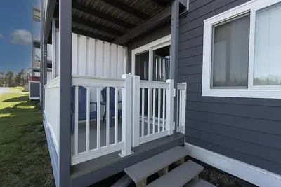 Image de Ml 117: Summer serenity awaits! A/C in living room & bedroom to beat the heat!
