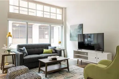 Image de Unit 301 in The 820 2 Br in the Cbd near the Fq!