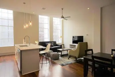 Image de Unit 101 2br Steps to the French Quarter!
