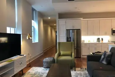 Image de Unit 303 The 820 1 Br with private balcony!