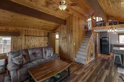 Image de Cozy cabin on the prestigious Big Trout Lake on The Whitefish Chain!