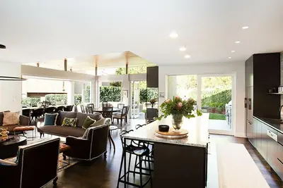 Image de Kambala Escape is a modern four-bedroom escape with private pool