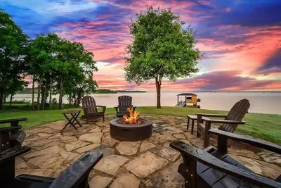 Image de Unwind with Stunning Sunsets, a Private Spa, Home Gym & More