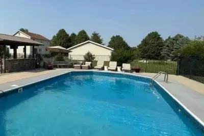 Image de Pool, Outdoor Grill + Bar, Playground, 3 king beds, 2 Ovens, Fire table
