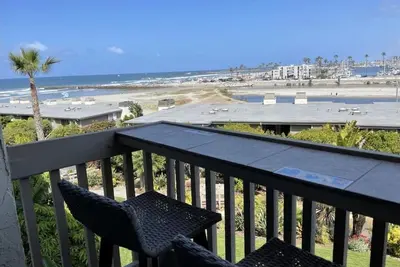 Image de Sunset Harbor and Ocean Views, Modern Coastal Design, Beachfront Resort