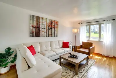 Image de 3 Mi to Downtown: Pittsburgh Home w/ Balcony!