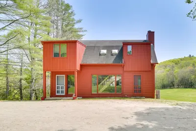 Image de Serene Salisbury Rental Home on 26 Acres w\/ Deck!
