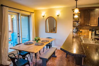 Image de Rewind Radium | Groundfloor Getaway| 2 Patios | Jacuzzi Soaker Tub | Family Ftrs