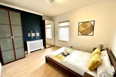 Image de Experience the ultimate relaxation in this charming 3 bedroom in L8 area