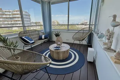Image de Appartement avec vue imprenable sur la mer et le lydia 4est106