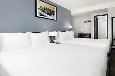 Image de 3x Deluxe Two Queen Beds Room at Oyo Hotel Times Square