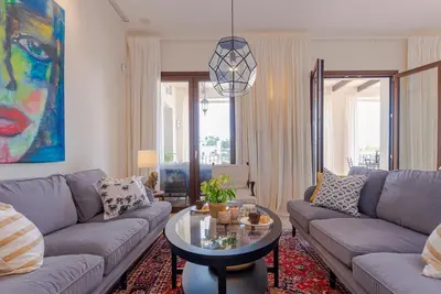 Image de 6 Bdrm Andalusian Modern Villa w/ Sea Views