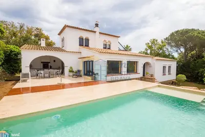 Image de Villa La Kaz avec piscine, spacieux et lumineux