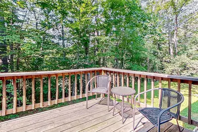 Image de Cozy condo on the river with a wood-burning stove, deck & W/D - near skiing