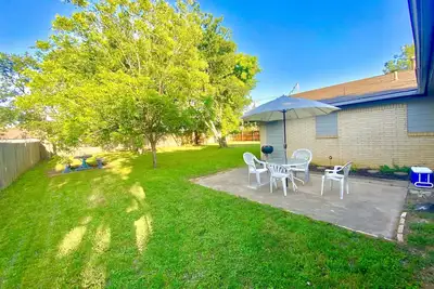 Image de Texas Size Backyard Comfy For Your Family