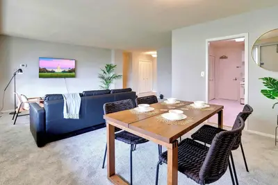 Image de Near Metro! Apt w/ Pool Access