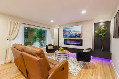 Image de New Family friendly Chic Home in Skyline Area