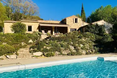 Image de Tres jolie maison avec une vue impeccable