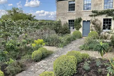 Image de Large House with hot tub near Bath