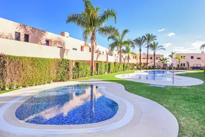 Image de 2 bed/ 2 bath apartment with outdoor & indoor pool and wi-fi.