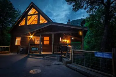 Image de Mountain View Cabin/Pool Table/Hot Tub/Hammock/Secluded/Outdoor Dining/Corn Hole