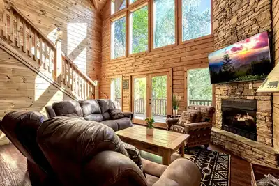 Image de Yourcation® Awaits in Spectacular, 6-Bedroom Cabin!