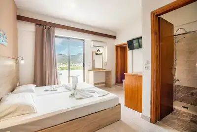 Image de Appartement de vacances \"Sotirakis Quadruple Room\" avec vue montagne, piscine partagée et Wi-Fi