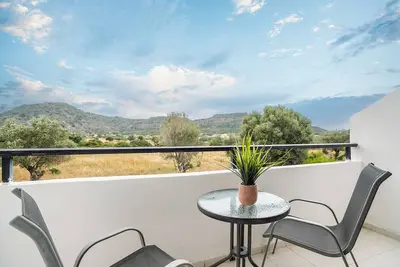 Image de Appartement 'Sotirakis Standard Room 4' avec vue montagne, Wi-Fi et climatisation