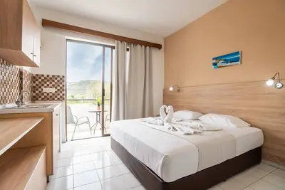 Image de Appartement 'Sotirakis Standard Room 8' avec vue sur montagne, Wi-Fi et climatisation
