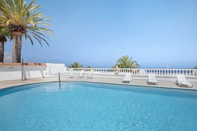 Image de 'House Experience Villa Violeta' avec vue sur la mer, piscine partagée et Wi-Fi
