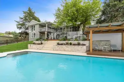 Image de Beautiful acreage and recently renovated house, sure to delight!