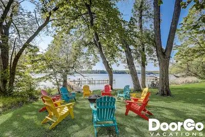 Image de Lakefront! Huge Game Rm + Chefs Kitchen! Sleep 40!