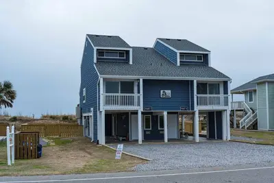 Image de 3br/2ba Duplex - Oceanfront, Gazebo, Close to Shops, Dining, Fun, Sleeps 8
