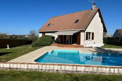 Image de L'Epicurienne, idéale pour courts et longs séjours avec jardin arboré et piscine