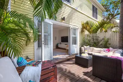 Image de A Saltwater Remedy ~ 2 Br/2. 5 Ba Townhome Truman Annex w/ Shared Pool!