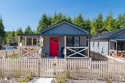 Image de New* Seabrook's Sara Sea, hot tub and fully-fenced yard