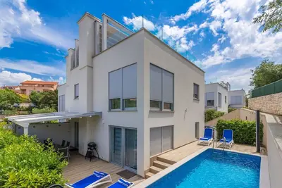 Villa Nika with pool and jacuzzi
