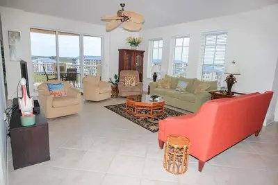 Image de ☀️Serene Beach Living in Spacious 3br Condo-Great Location-Minorca 506☀️
