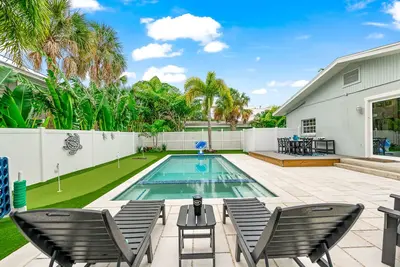 Image de A Charming Beach Cottage on Elm - 2 min walk to Gulf Beaches