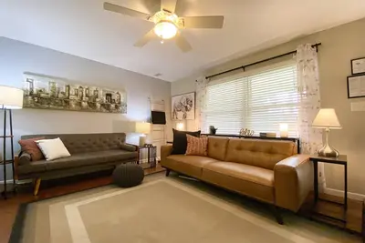 Image de 2 Bed plus remote work office. Walk to river trail.