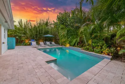 Image de Escape to Paradise: Experience Luxury and Serenity - 3/2 Heated Pool Home